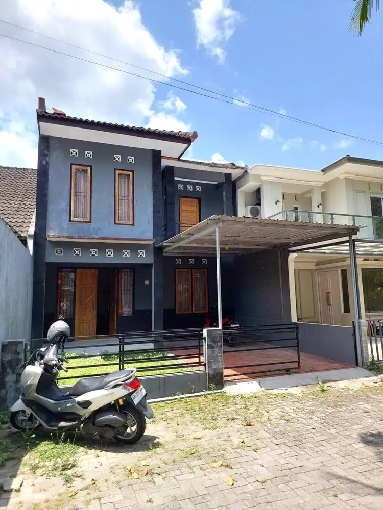 Rumah 2 Lantai Halaman Luas di Wedomartani