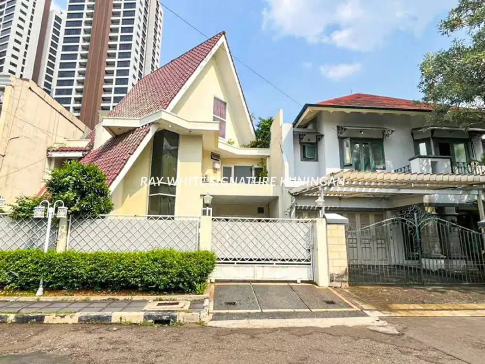 Rumah Hunian Dalam Komplek Taman Gandaria