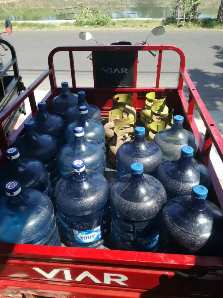 Sedia air isi ulang aqua,cleo,club,air dalam kemasan botol dll .