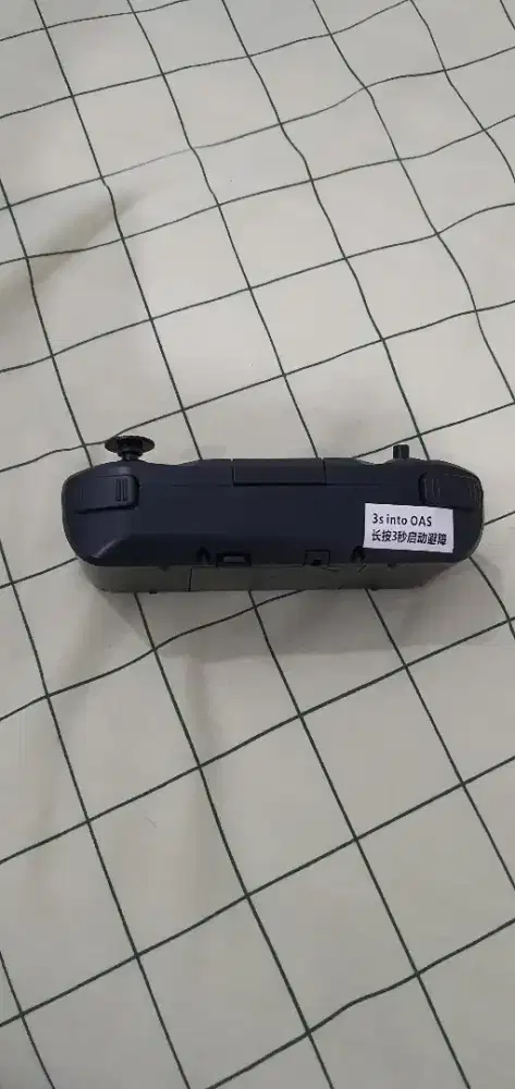 Drone 2 buah, baterai dan remote sesuai iklan