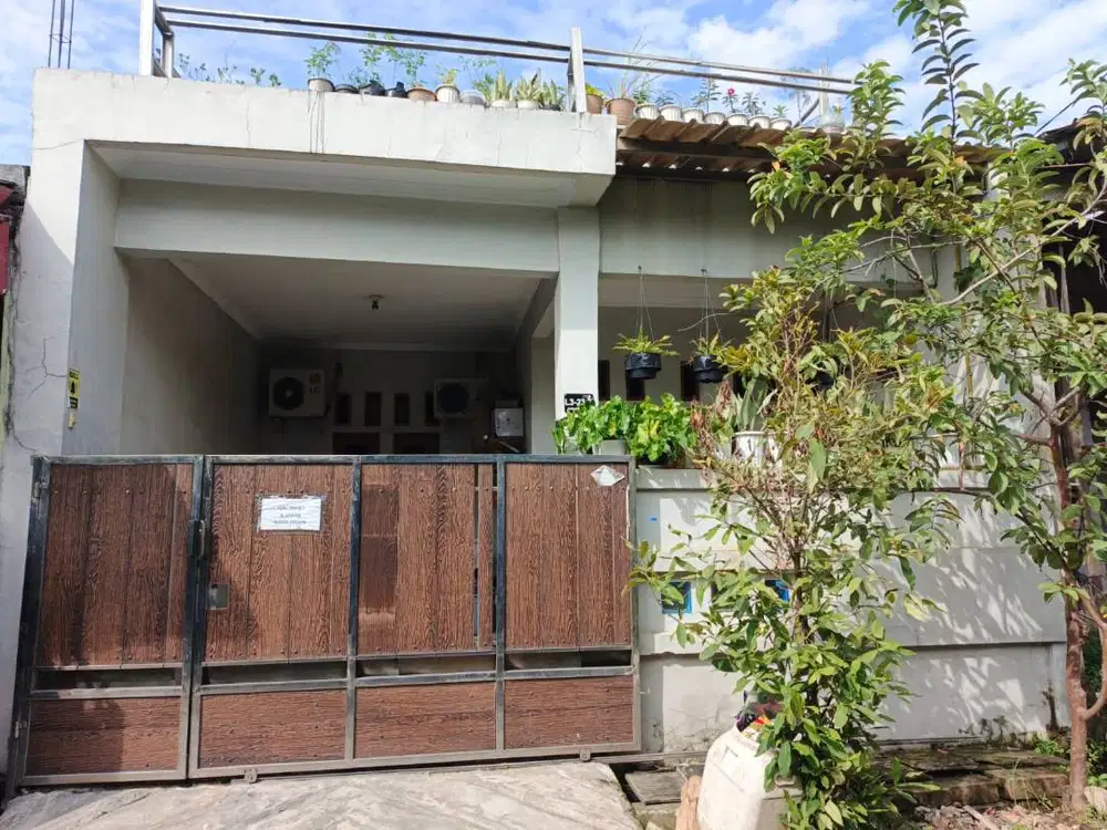 Disewakan Rumah Siap Huni Strategis Bangunan Full Dak 2 Lantai