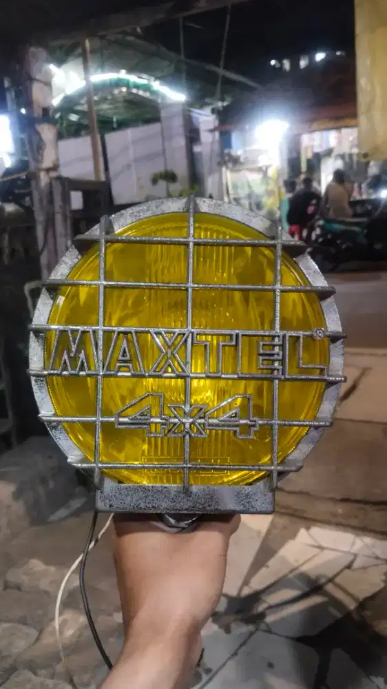 Maxtel lampu sorot 4x4