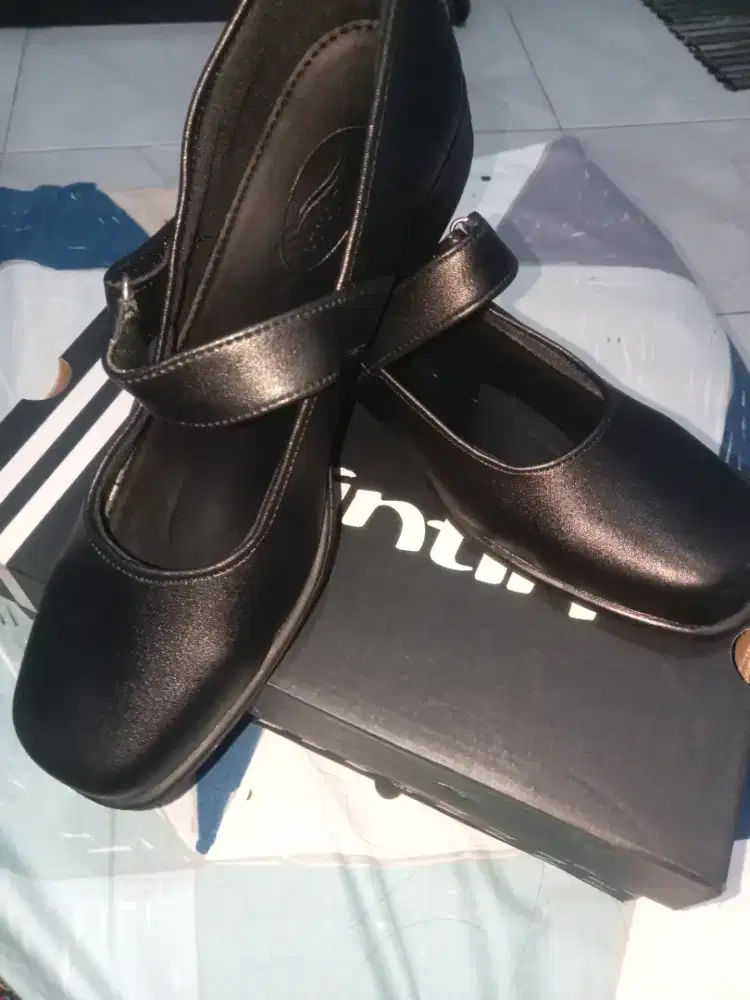 Sepatu Zeintin Wanita