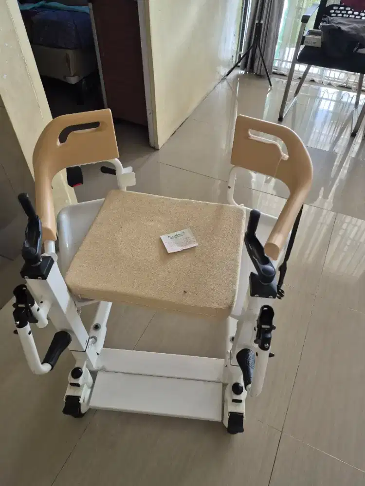 Kursi roda buat lansia