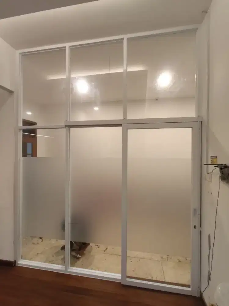 Jasa tukang kaca dan partisi gipsum