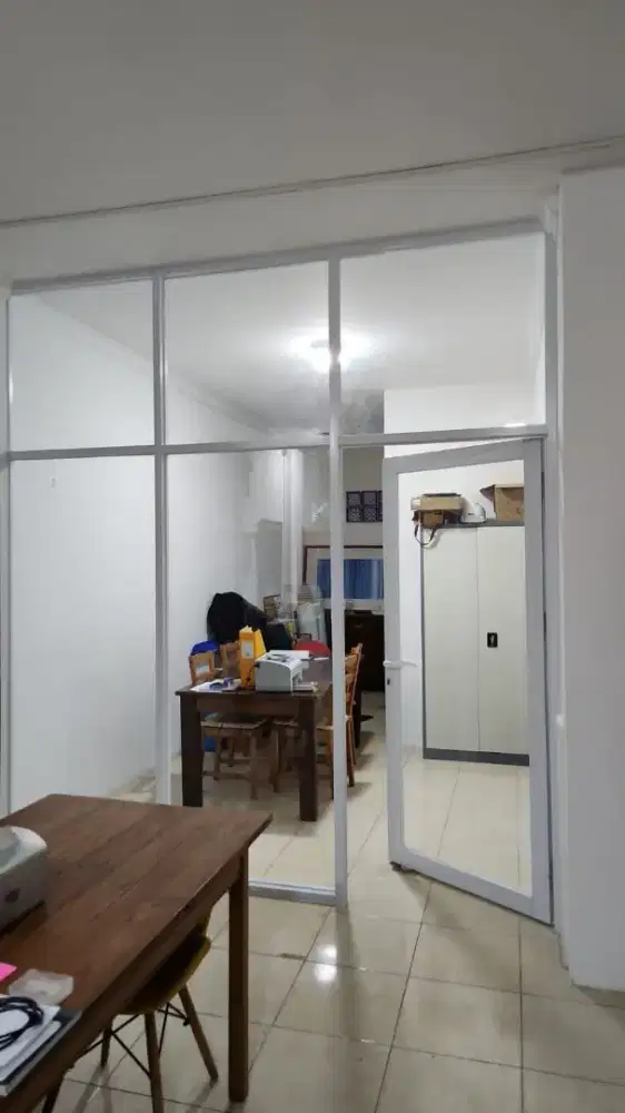 Jasa tukang kaca dan partisi gypsum