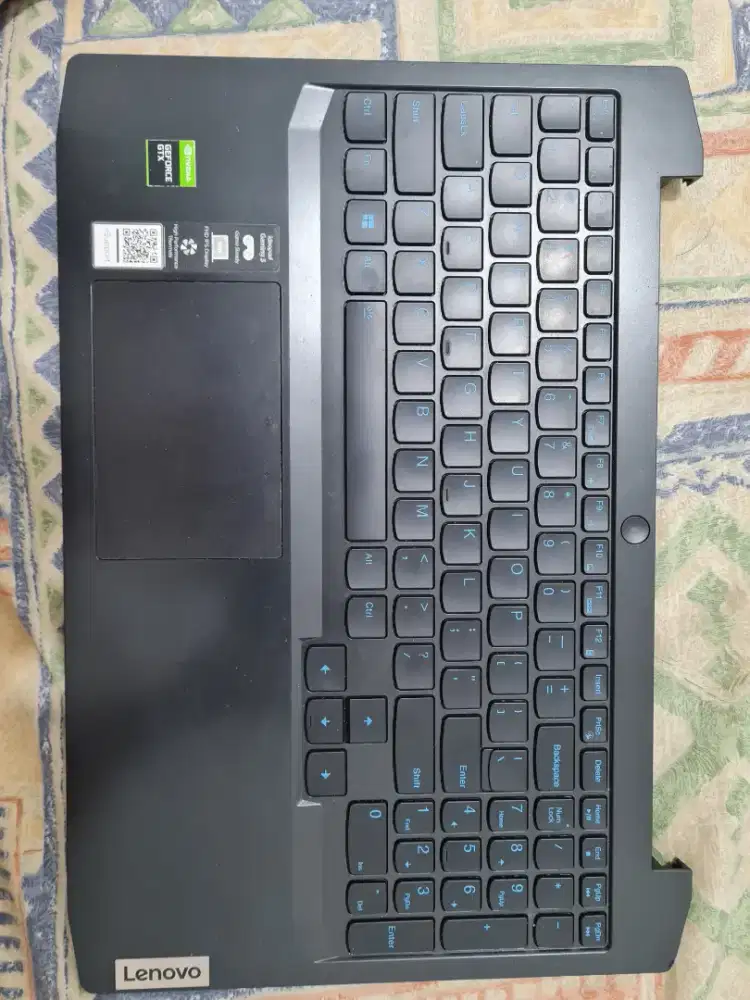 Lenovo IdeaPad Gaming 3 15ARH05 - Palmrest + keyboard, top cover