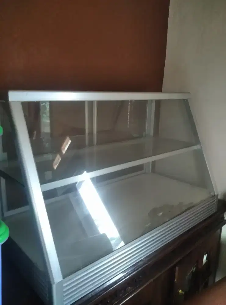 Etalase alumunim kaca