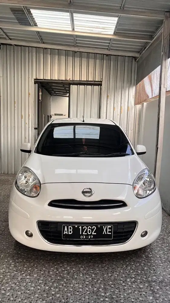 Nissan March 1.2 AT