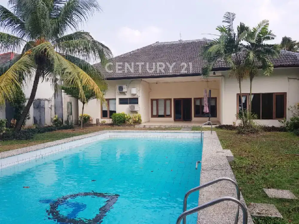 Rumah Bagus DTaman Luas Depan Belakang Siap Huni Di Kemang