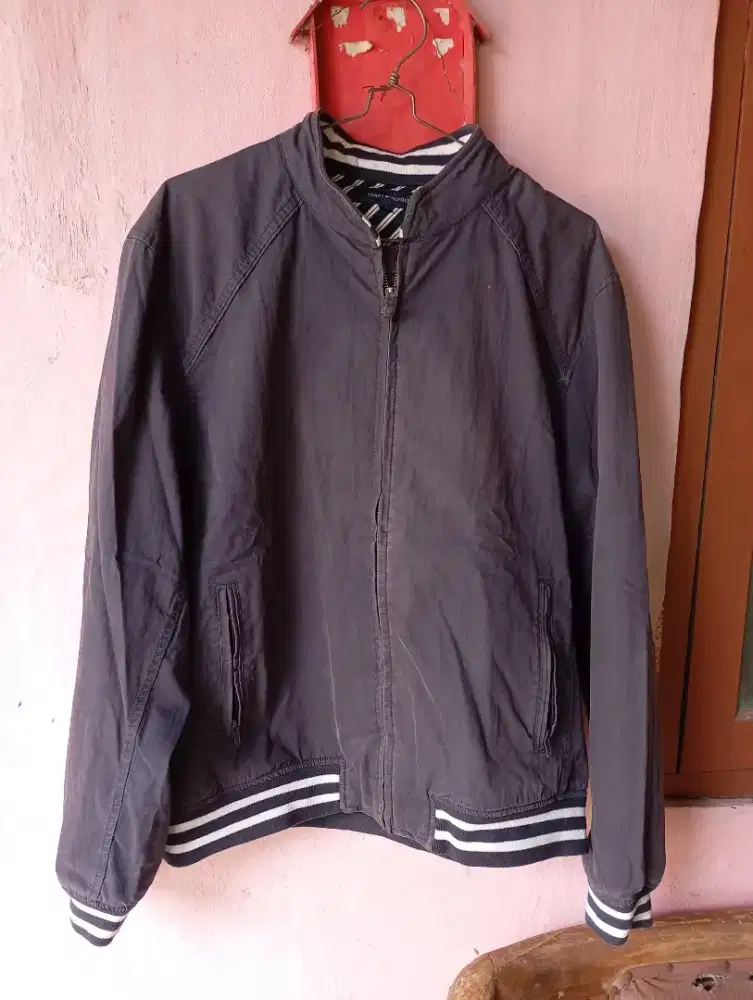 Jaket parasut tommy hilfinger