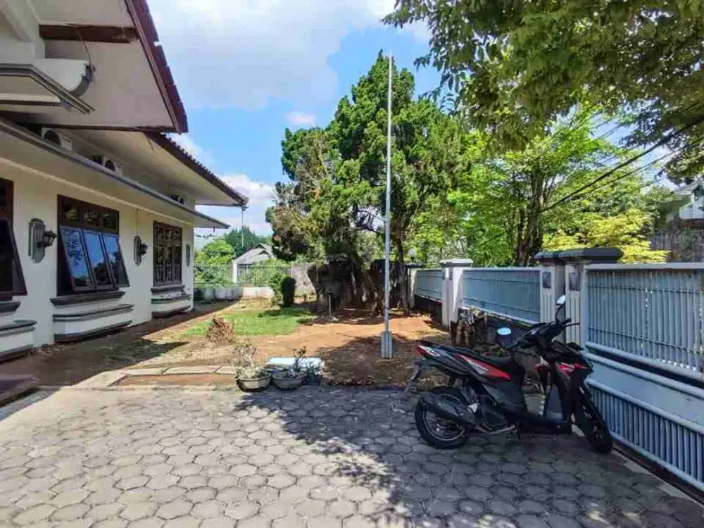 DIJUAL RUMAH MEWAH FULL FURNISHED DI SINGOTORO CANDISARI SEMARANG