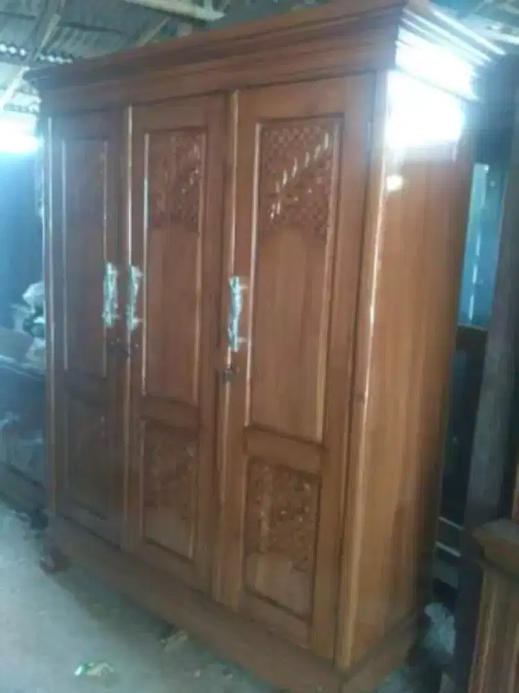 Lemari 3 pintu kayu jati,,