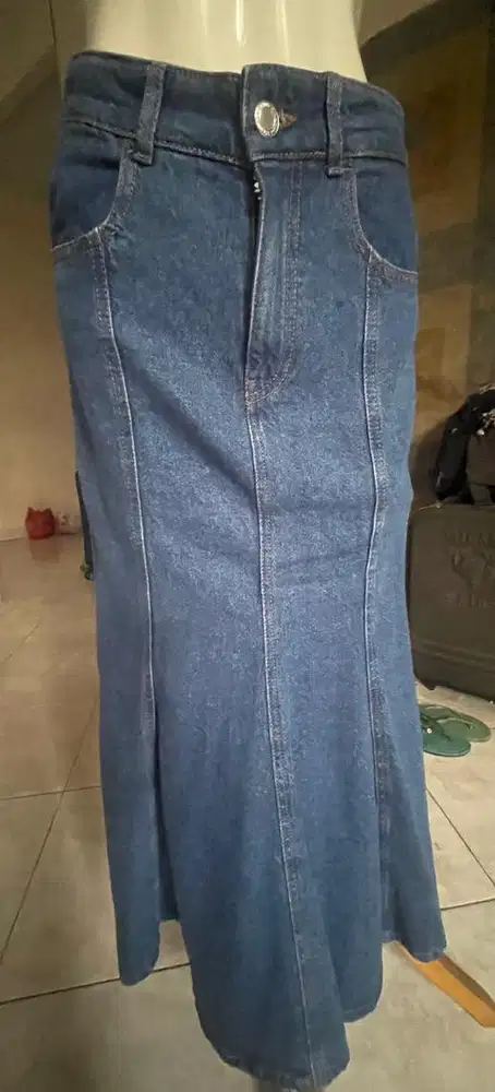 Stradivarius midi skirt