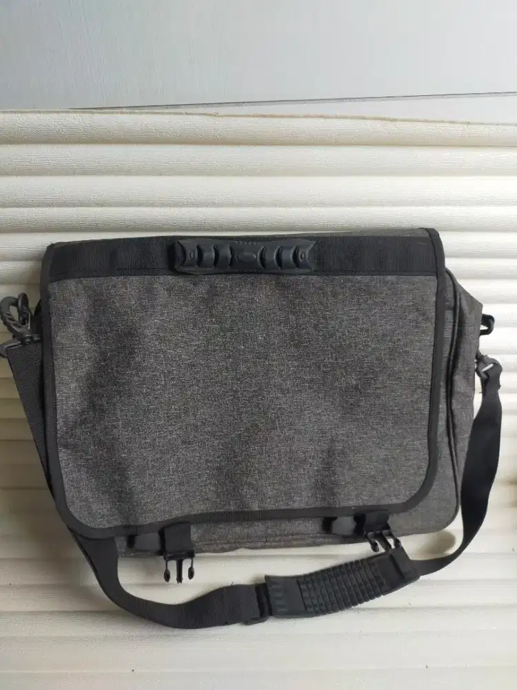 Tas selempang laptop
