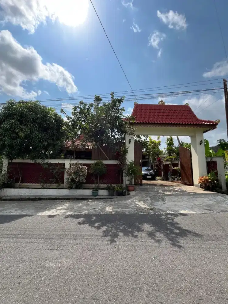 Rumah Joglo Luas Tepi Aspal Dekat UII Jl Kaliurang