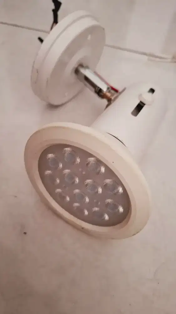 Lampu Sorot LED Murah Siapa Cepat Dapat