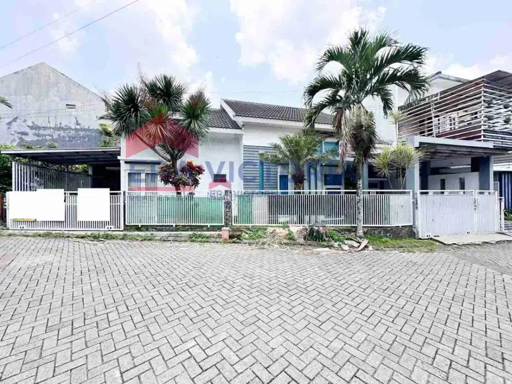 Rumah besar di Candi Mendut Blimbing Malang