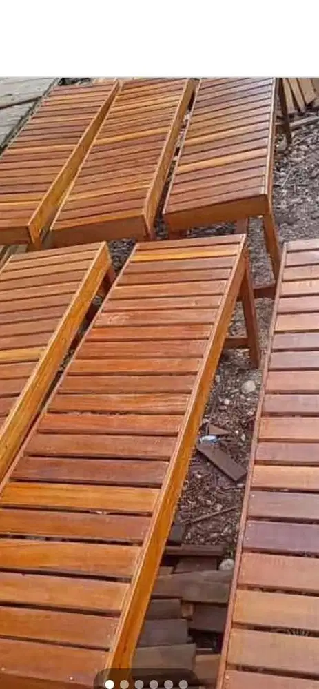 Kursi ulin kuat dan kokoh