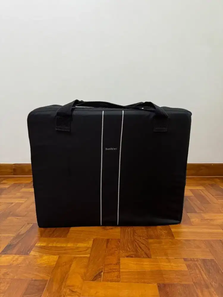 Baby Bjorn Travel Cot/Crib Light
Tempat tidur bayi