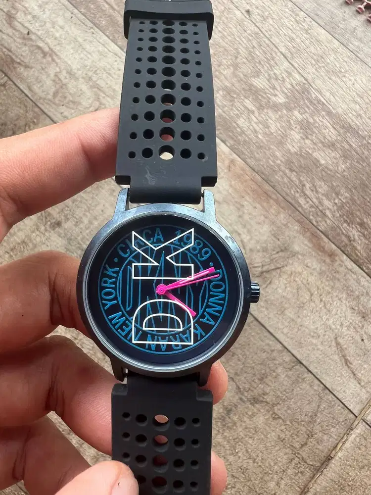 Jam tangan cowok DKNY