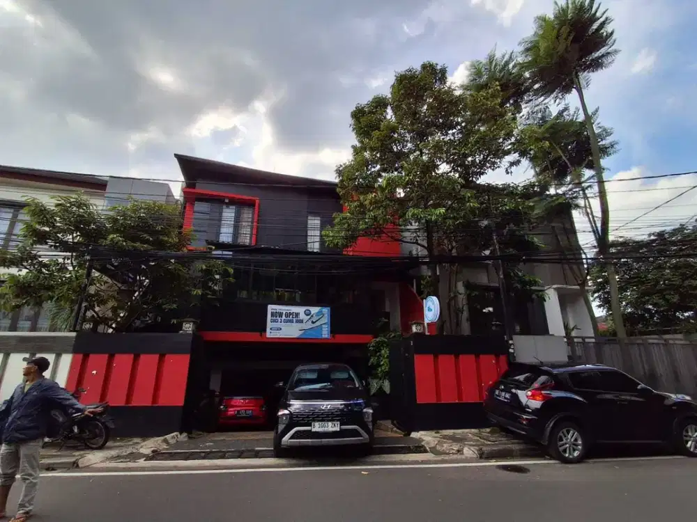 Di Jual Rumah 3 Lantai + Basement Lokasi Strategis di Cilandak