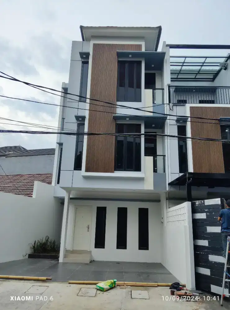 Rumah Baru Mewah 2 lantai akses 2 mobil diCempaka Putih Jakarta Pusat