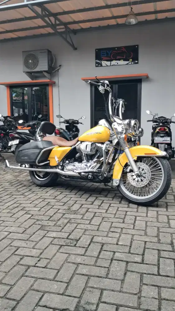 HARLEY DAVIDSON ROADKING CUSTOM 2005
