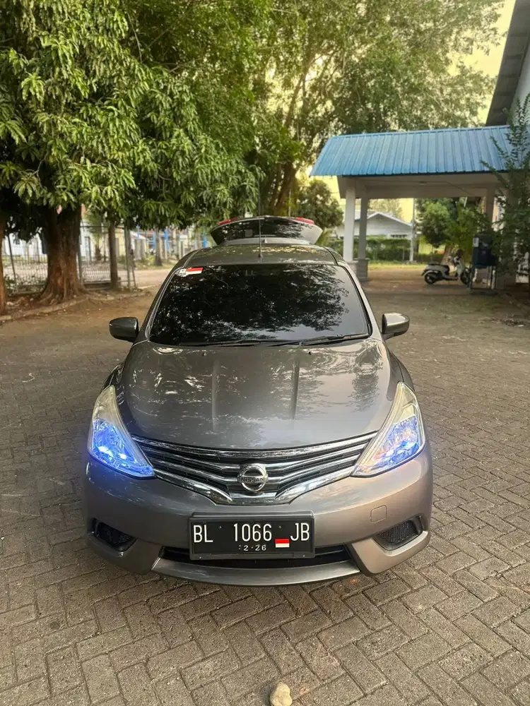 Nissan grand Livina SV A/T 2016