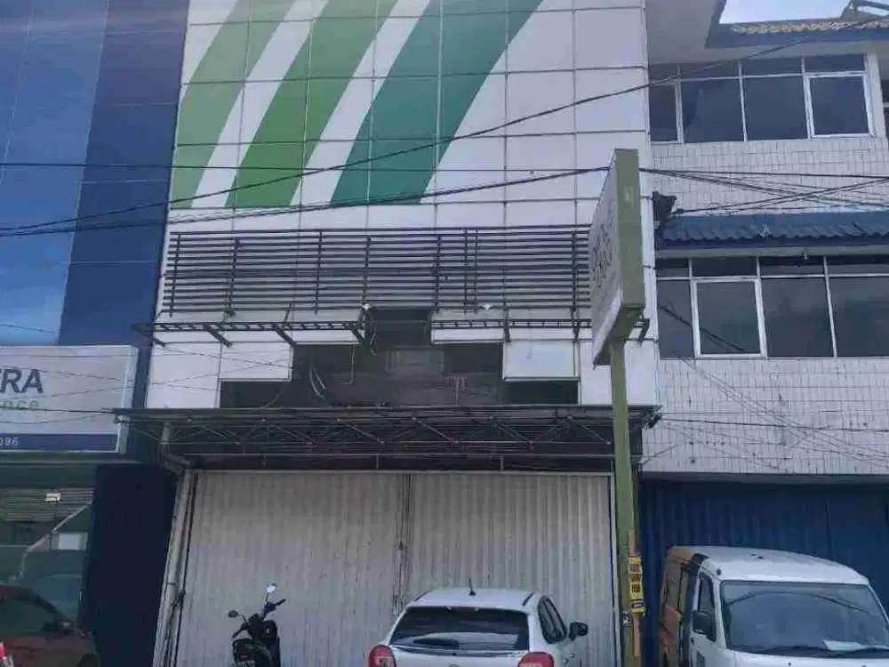 Ruko 3 Lantai Lokasi Super Strategis di Jalan Raya Slamet Riyadi.