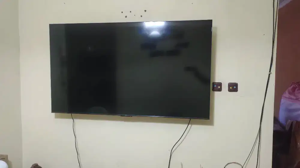 Dijual TV 65 inch pemakaian baru 4 bln.