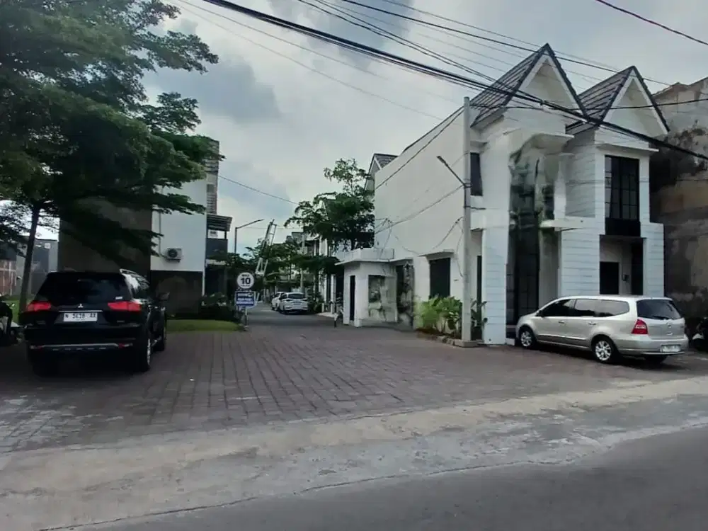 Ruko 2 Lantai Lokasi Emas di Pintu Masuk Perumahan Malang