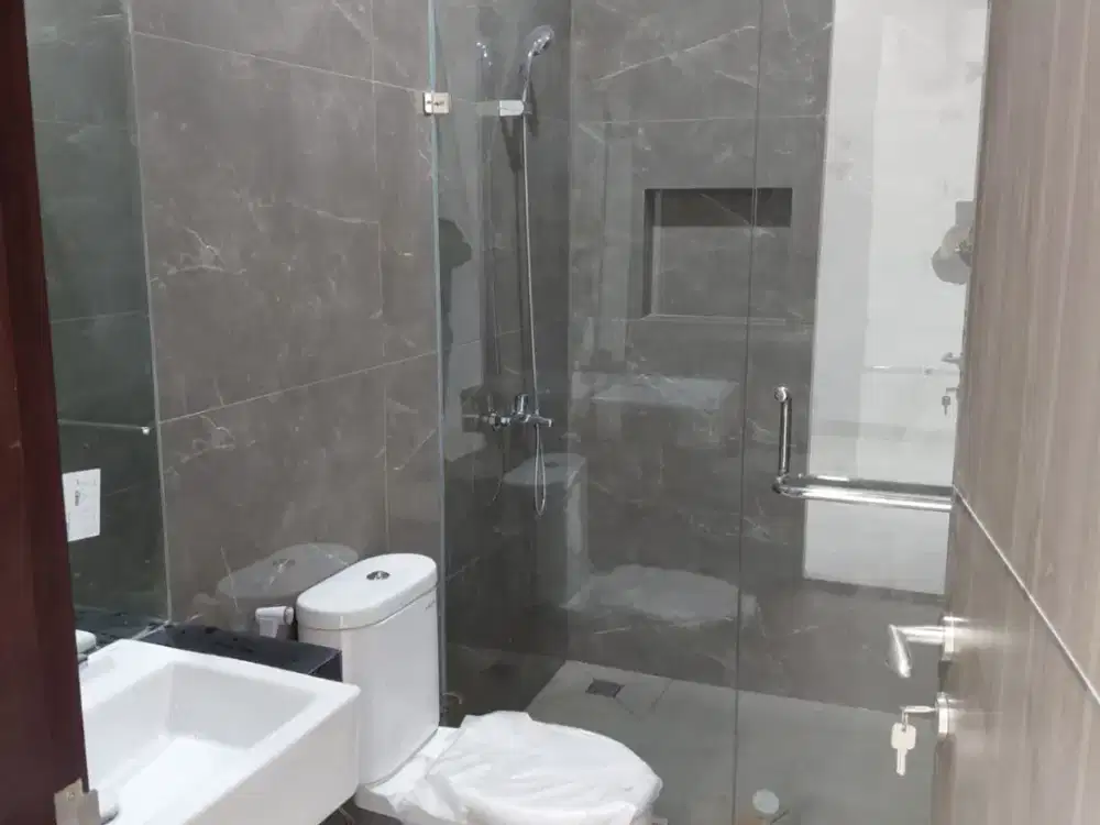 RUMAH BARU MINIMALIS  DI KOMPLEK PERUMAHAN SUNTER AGUNG