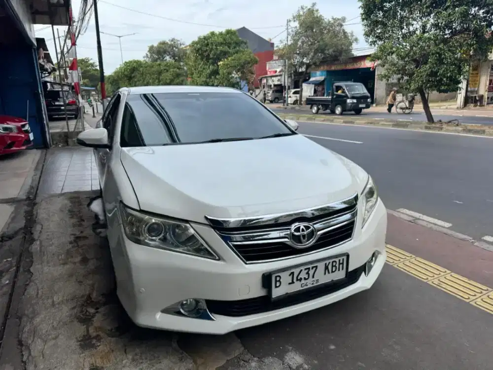 Toyota camry V th 2012 AT siap pakai Warna langka