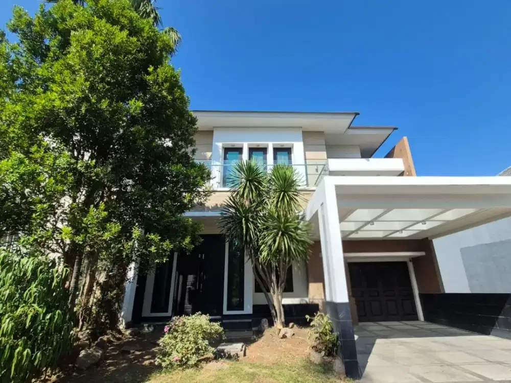 Rumah Full Furnished 2,5 Lantai Cluster Depan Pakuwon City