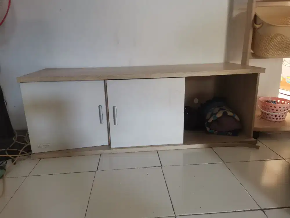 Rak TV kayu ukuran 50 inch kondisi bagus