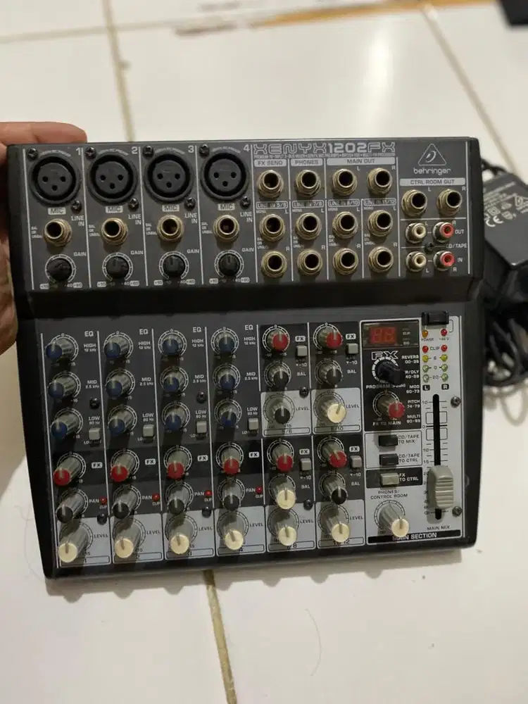 Mixer behringer xenyx 1202 fx