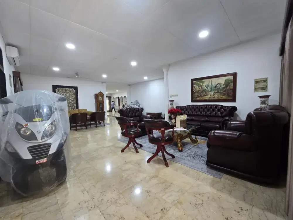 Disewa Rumah Jalan Abdul Majid raya Uk 1100m² Furnished , Keb. baru at Jakarta Selatan