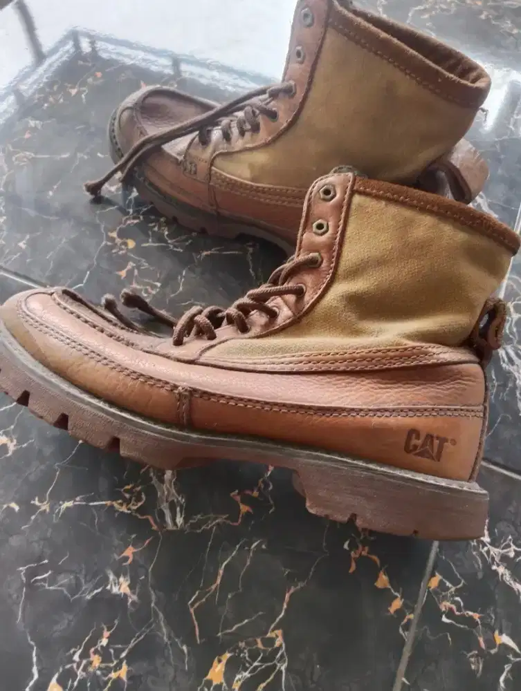 Sepatu boots catterpilar size 41