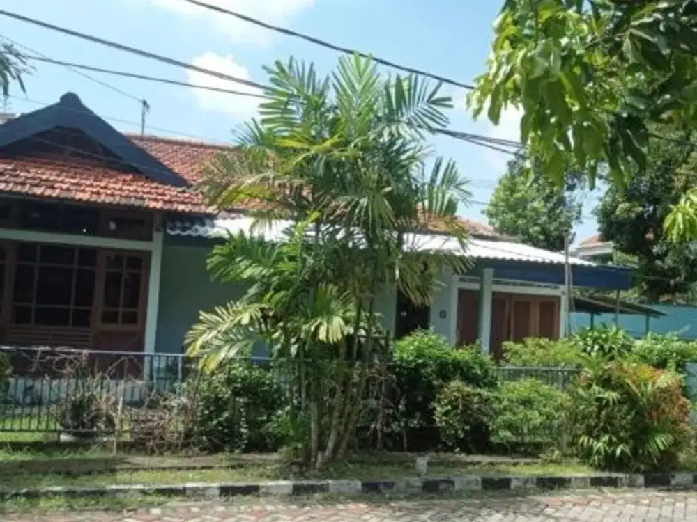 Rumah area Menanggal dekat Wonocolo Rungkut, WOnokromo (LLZGE)