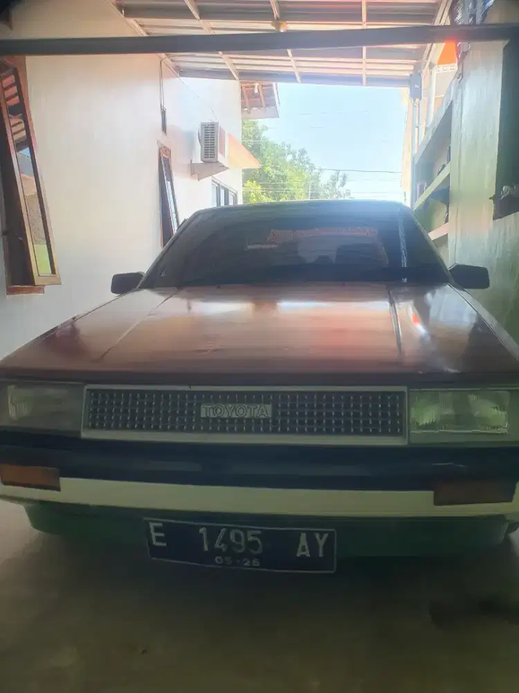 Toyota Corolla SE saloon