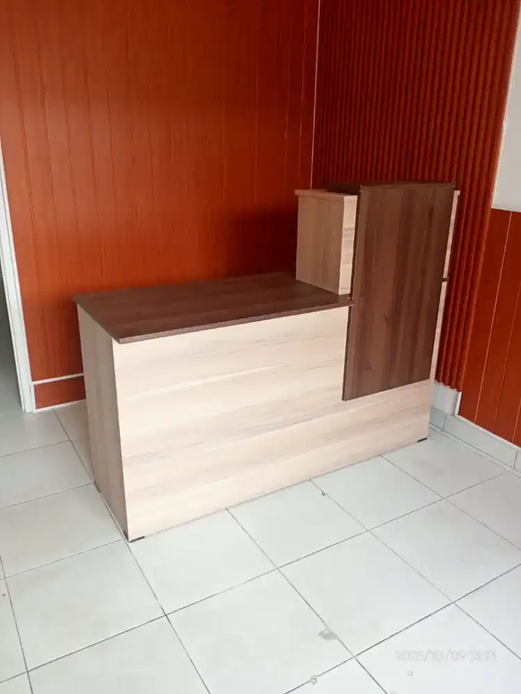 Meja kasir laundry meja klinik meja resepsionis coklat
