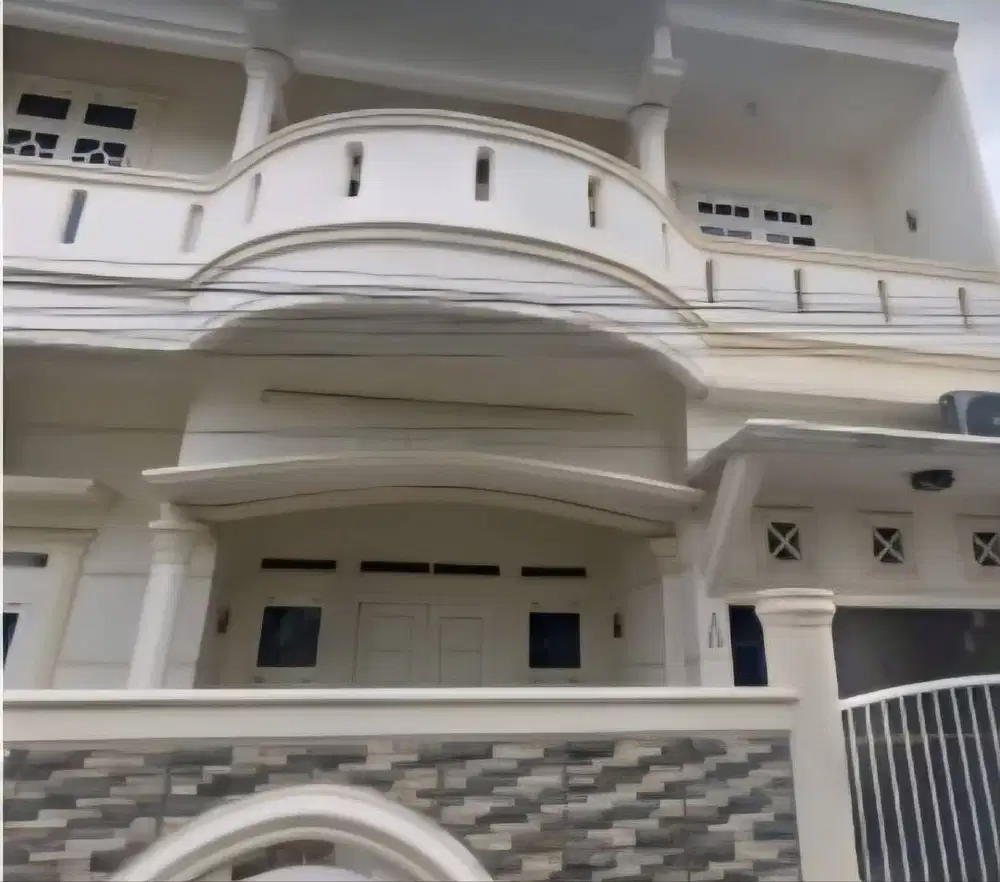 Rumah 2 Lantai di Perumahan Vila Laposte