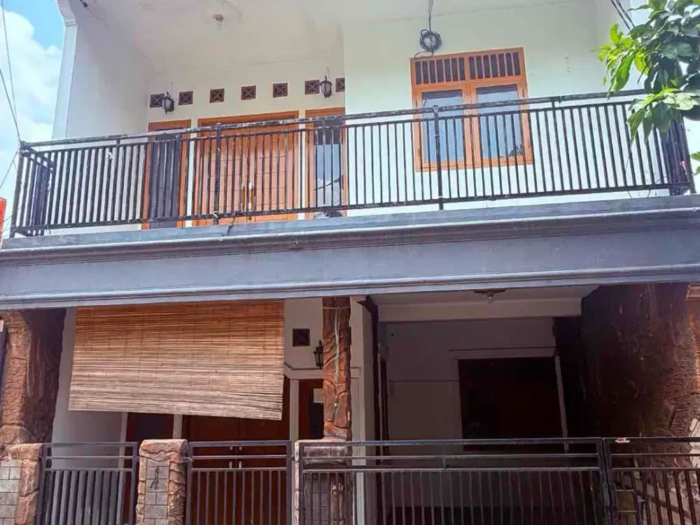 Disewakan rumah pinggir jalan di komplek larangan indah