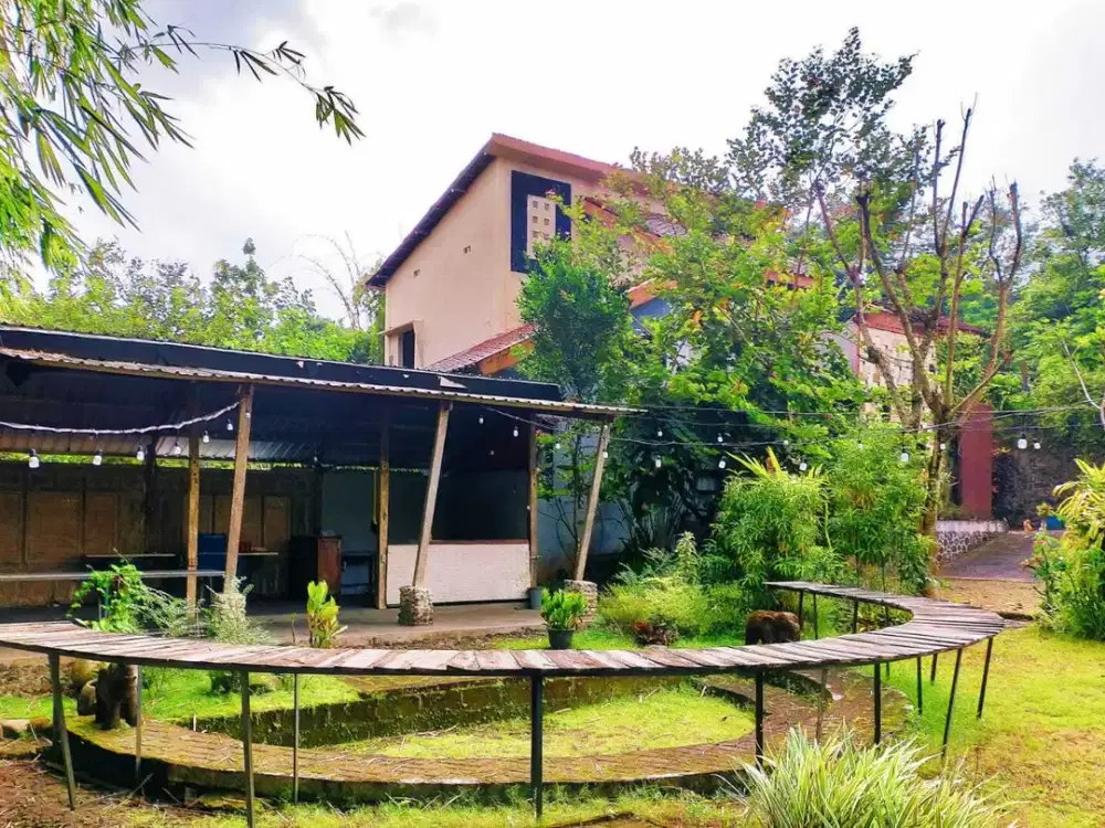 TANAH LUAS 1600 M2 SUDAH ADA BANGUNAN COCOK DIJADIKAN TEMPAT USAHA