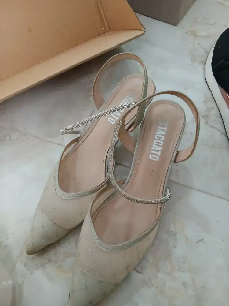 Staccato heels warna silver. Beli baru 1.8jt