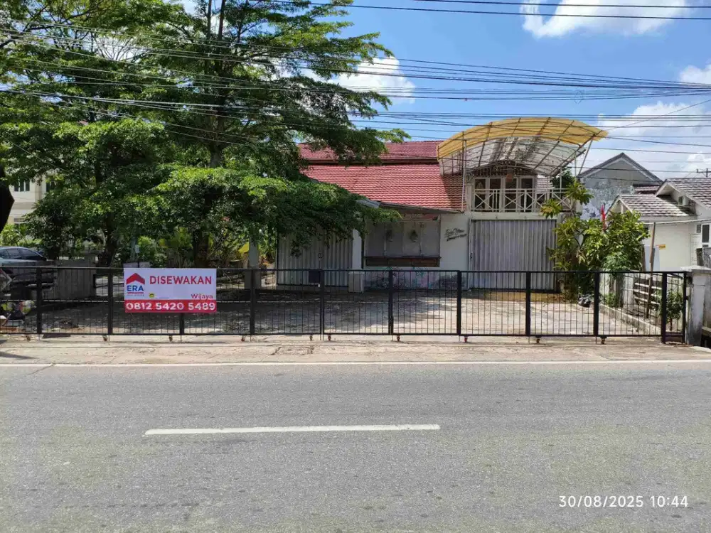 Disewakan rumah 1.5 lantai pinggi jalan Paris 2 hook Jl. Sejahtera