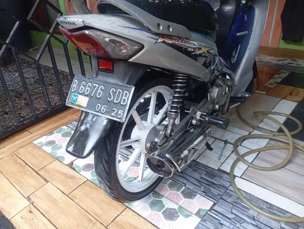 HONDA Kharisma X 125D 2005 warna biru silver