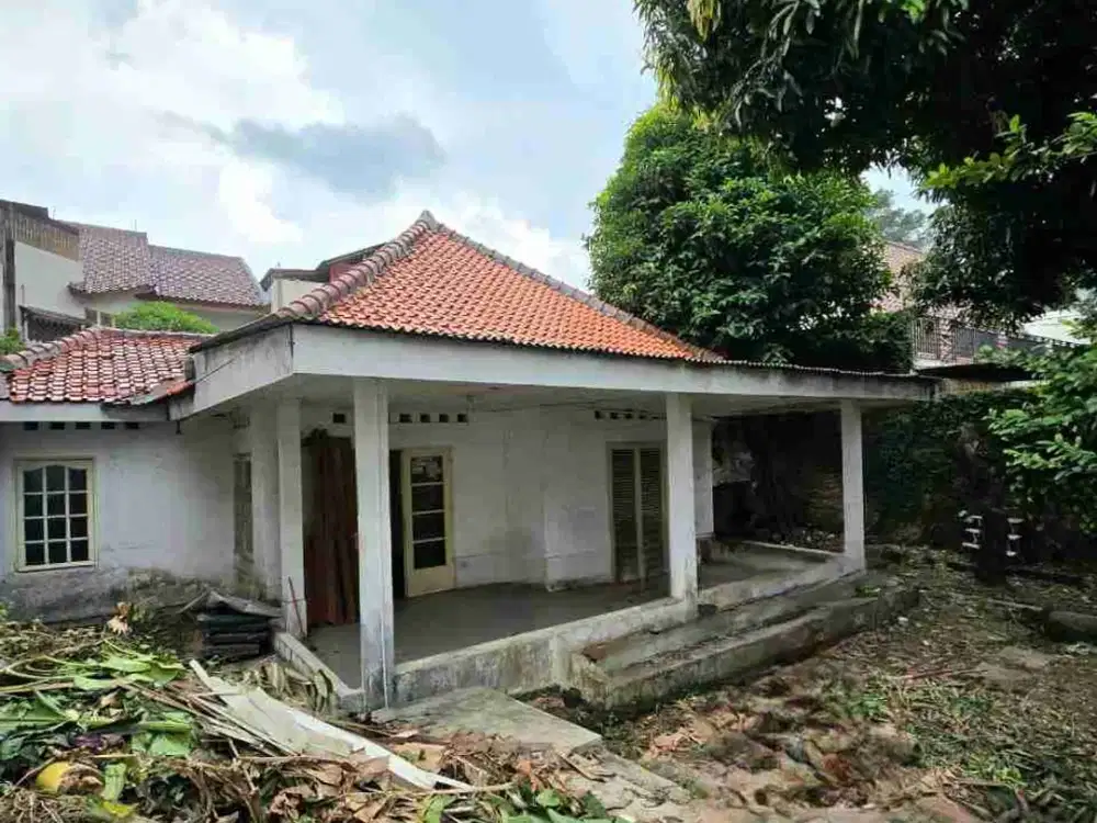 Rumah Lama Butuh Renovasi Di Area  Wolter Monginsidi Kebayoran Baru