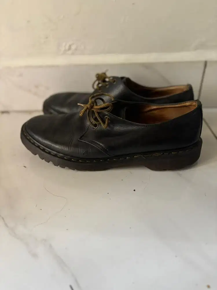 Sepatu Docmart 1461 (Made in England)